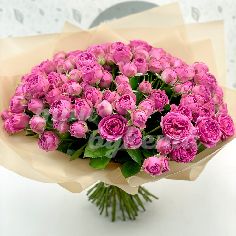 Букет из 39 пионовидных роз (крупный план)