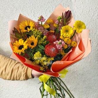 Букет с герберами и подсолнухами